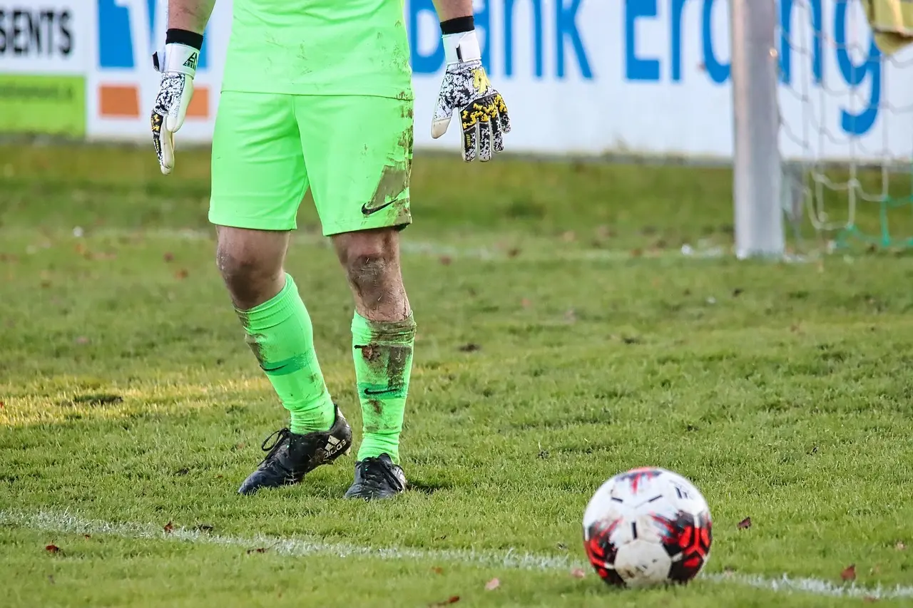 VAR-drama, sene afgørelser og masser af kort – sådan udspillede 2. Bundesliga-runde 2 sig