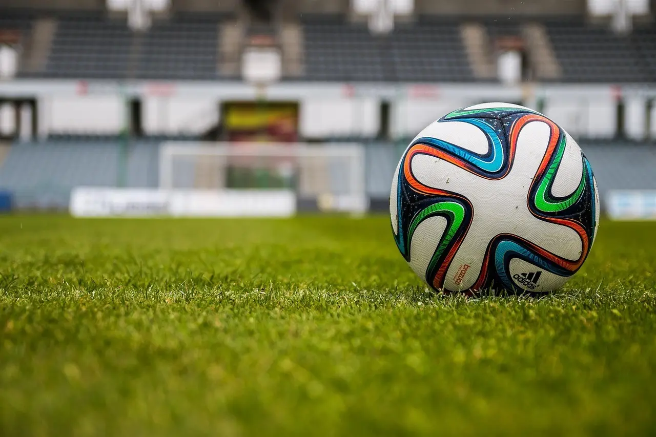 Regionalliga Südwest, runde 4: Udeholdene slår til – store sejre, røde kort og masser af mål