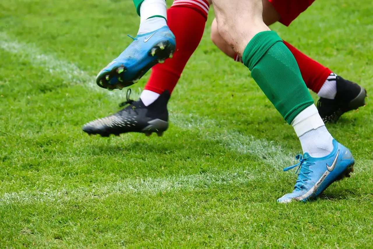 Vendinger, udvisninger og firemålsshow – en dramatisk sjette runde i Regionalliga Bayern