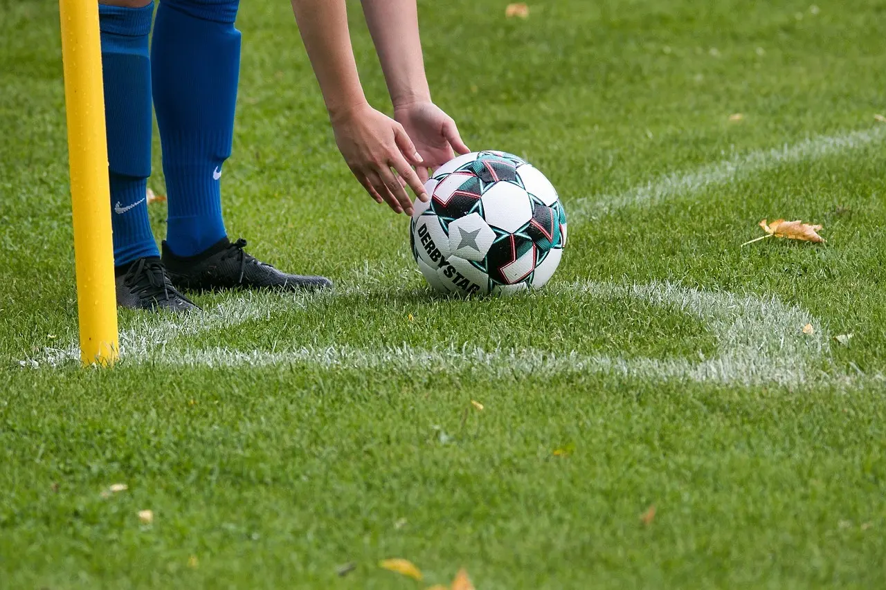VAR-drama, røde kort og sene scoringer: 2. Bundesliga runde 3 leverede alt det, vi elsker